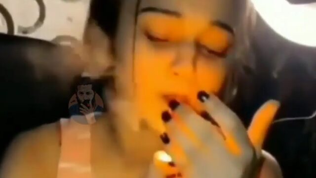 Famous Pakistani TikToker girl Ayesha mano | Smoking Video Viral