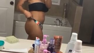 Zonnique / zonnique pullins naked in the mirror – hot video !!!